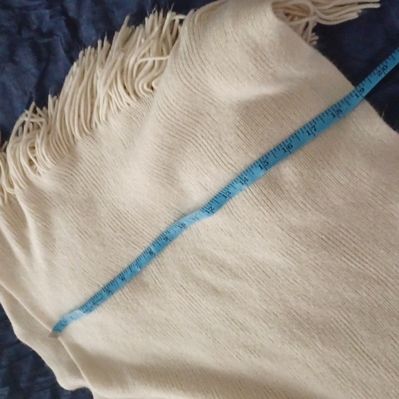 🍭🌹Cozy Cream Fringe Scarf - Picture 5 of 6